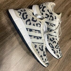 Adidas leopard Off-White Sneakers